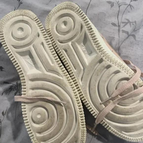 Nike - Picture 2 of 2